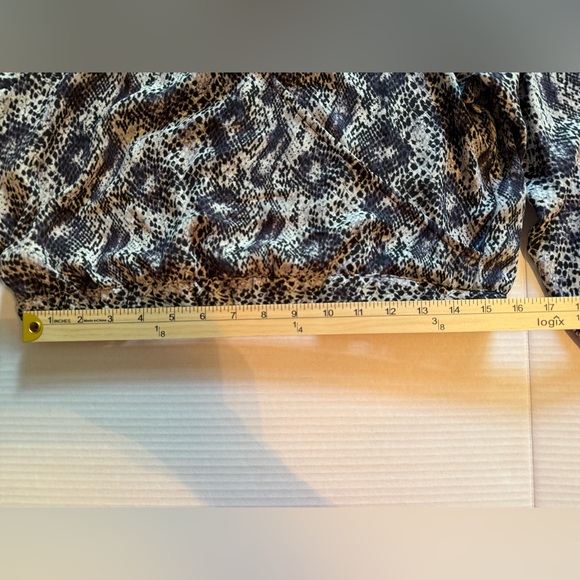 H&M Divided Blouse Top Crop Women's Sz12 Chiffon Snake Print Gray Long Sleeves - Picture 10 of 13